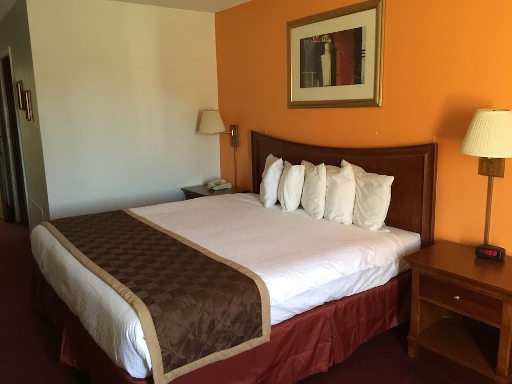 Laketree Inn And Suites Marion photo 5
