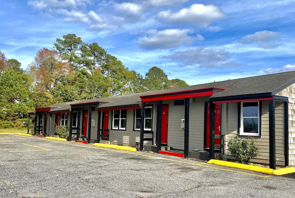 Whistling Pines - Daily & Extended Stay, Elizabeth City — hotel in Elizabeth City