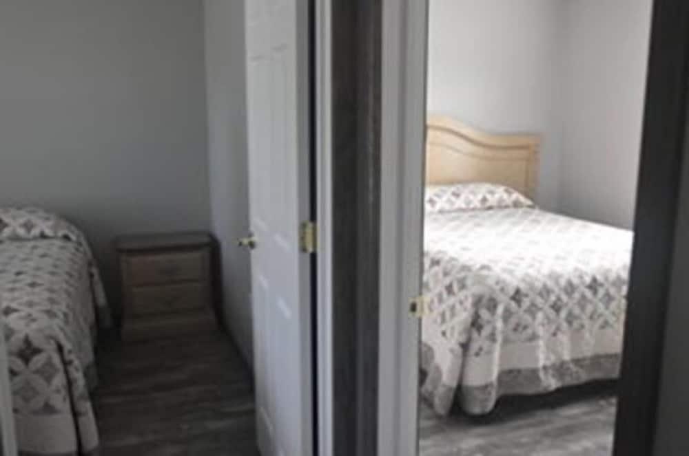 Blue Spruce Motel photo 6