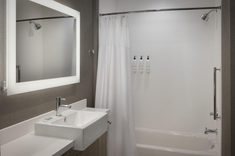 Springhill Suites By Marriott Fargo photo 21