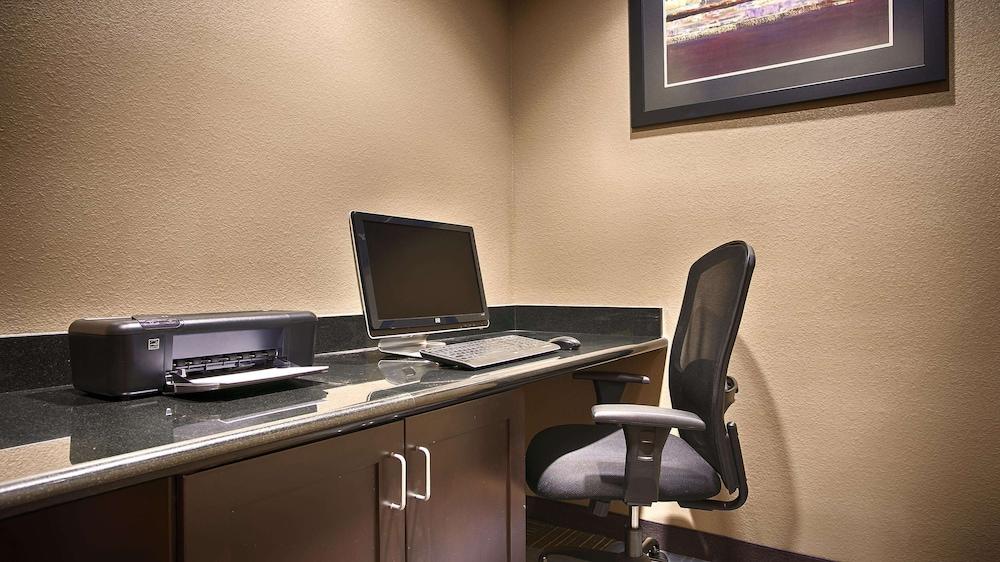 Best Western Giddings Inn & Suites photo 22