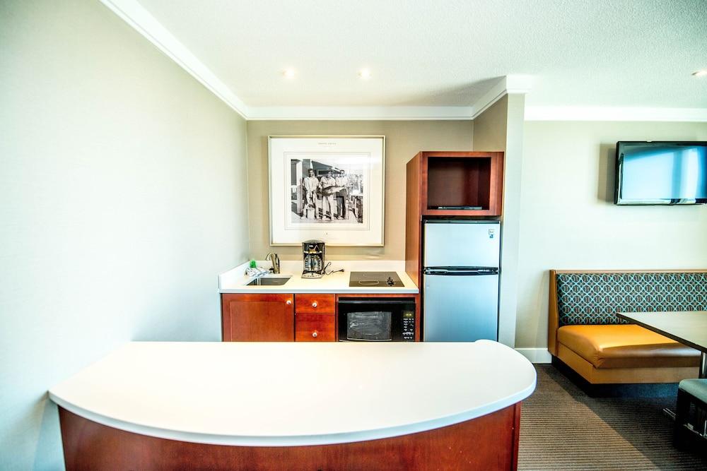 Port Royal Oceanfront Hotel photo 12