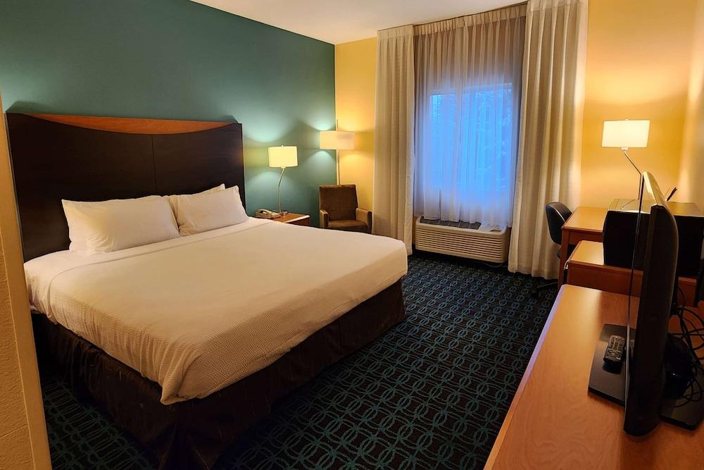AmericInn by Wyndham St. Cloud MN Shopping Area photo 1