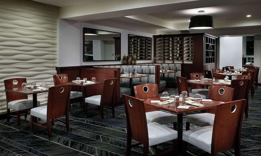 Hilton Chicago O'Hare Airport photo 80