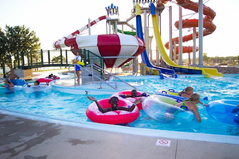 King's Pointe Waterpark Resort photo 20