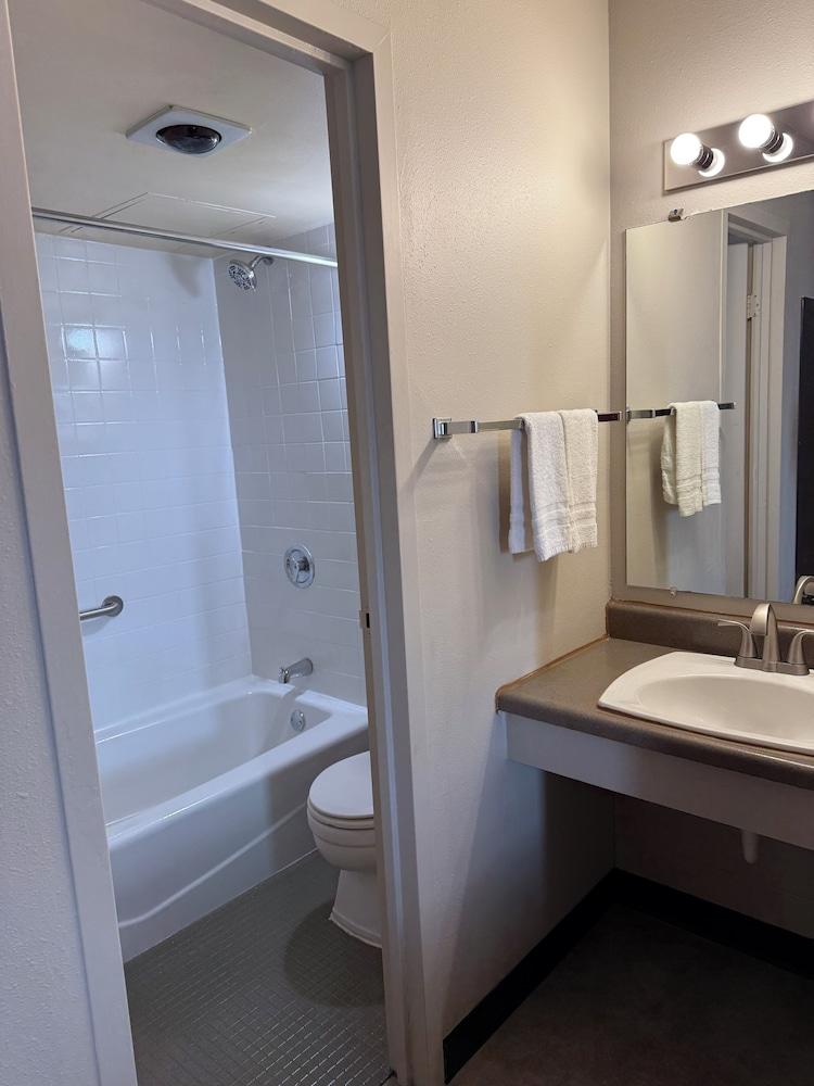 Smartwood Inn photo 12