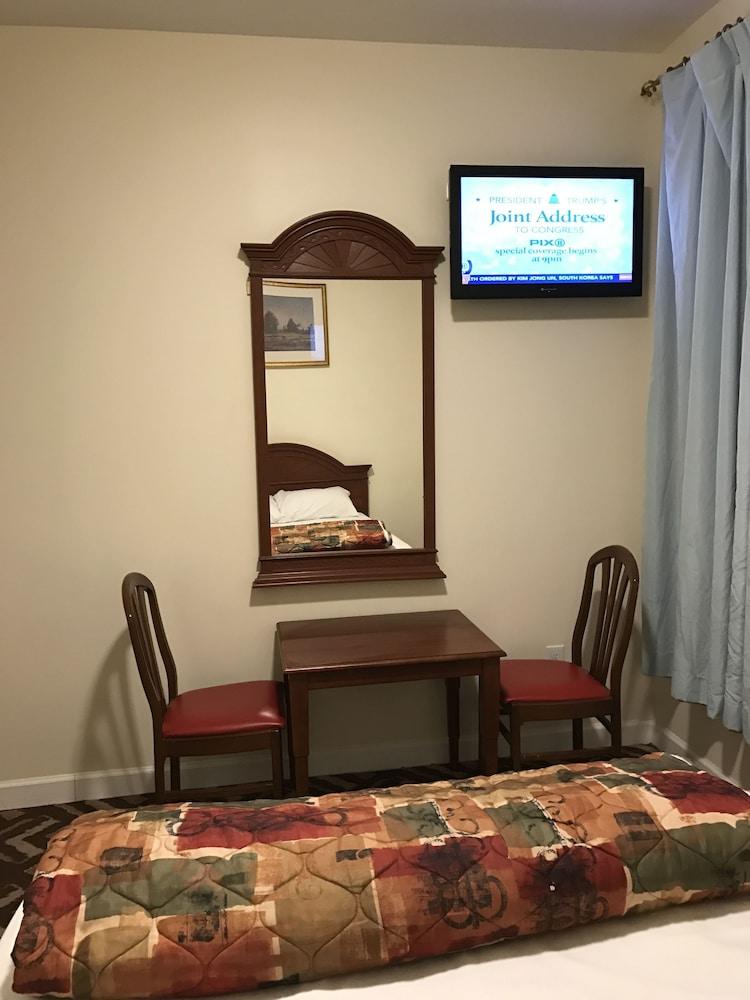 Waterbury Motel photo 13