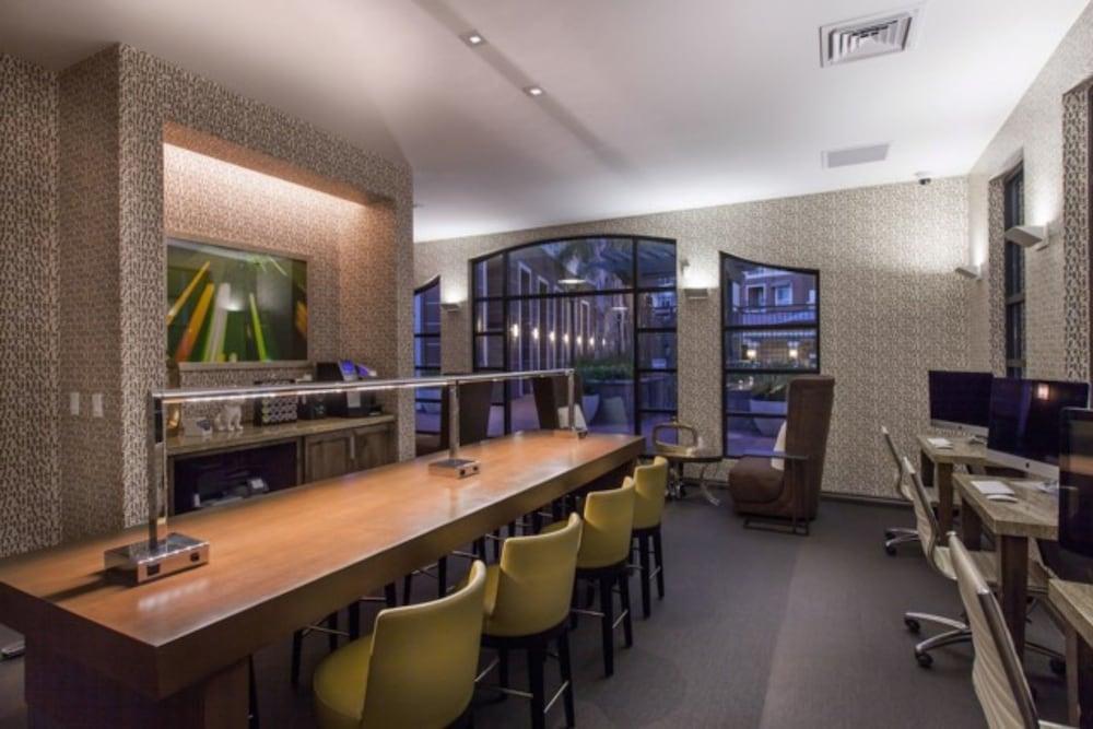Global Luxury Suites Baypointe Station photo 27