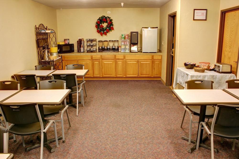 Blue Mountain Inn And Suites photo 12