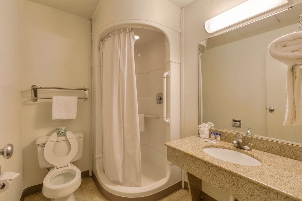 Americas Best Value Inn Amarillo Airport photo 25