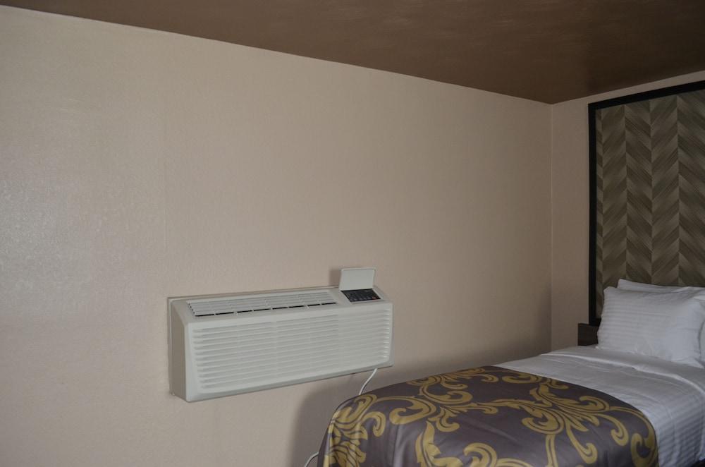 AArya Hotel By Niagara Fashion Outlets photo 6