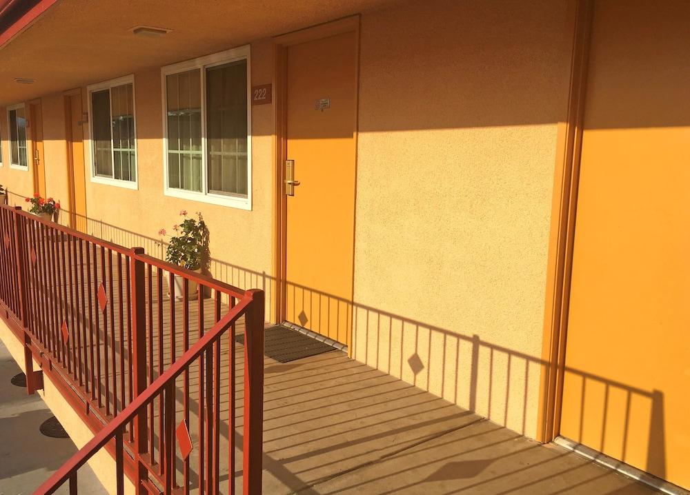 Americas Best Value Inn Beaumont, CA photo 4
