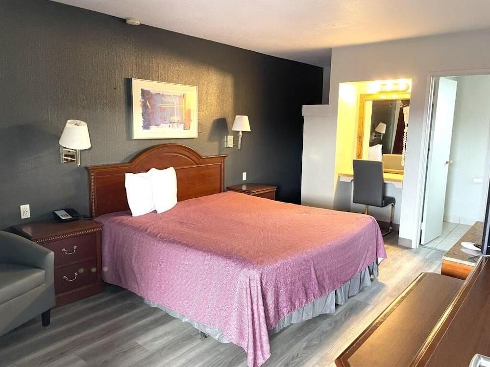 Downtown Inn photo 12
