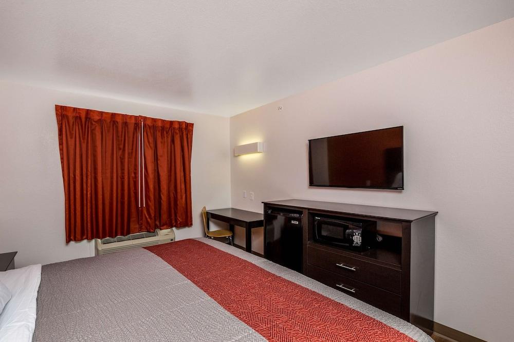 Motel 6 Peoria, IL photo 18