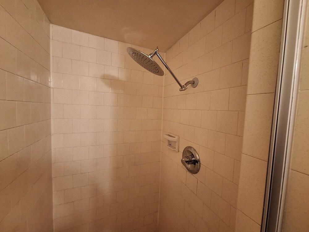 Leisure Lodge Motel photo 20