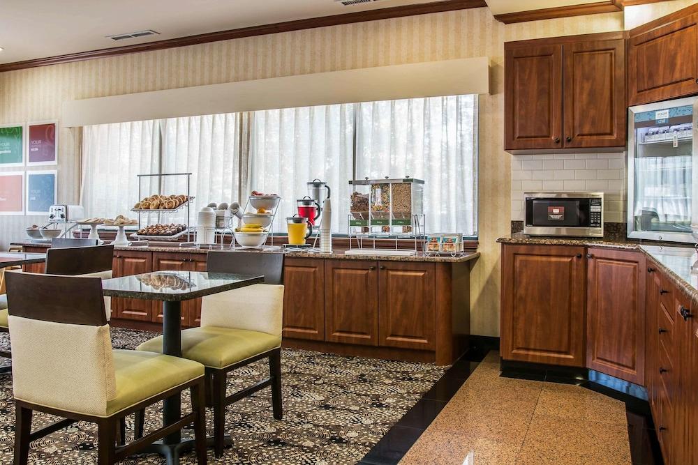Comfort Suites Canton - Detroit photo 16