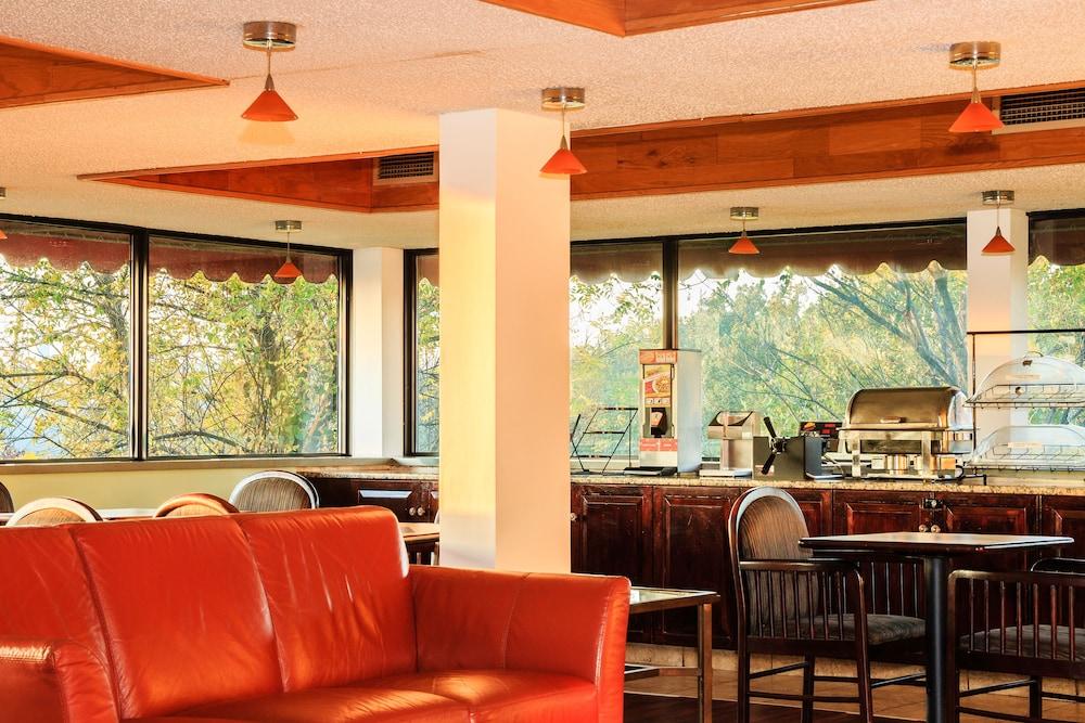 The View Inn & Suites photo 27