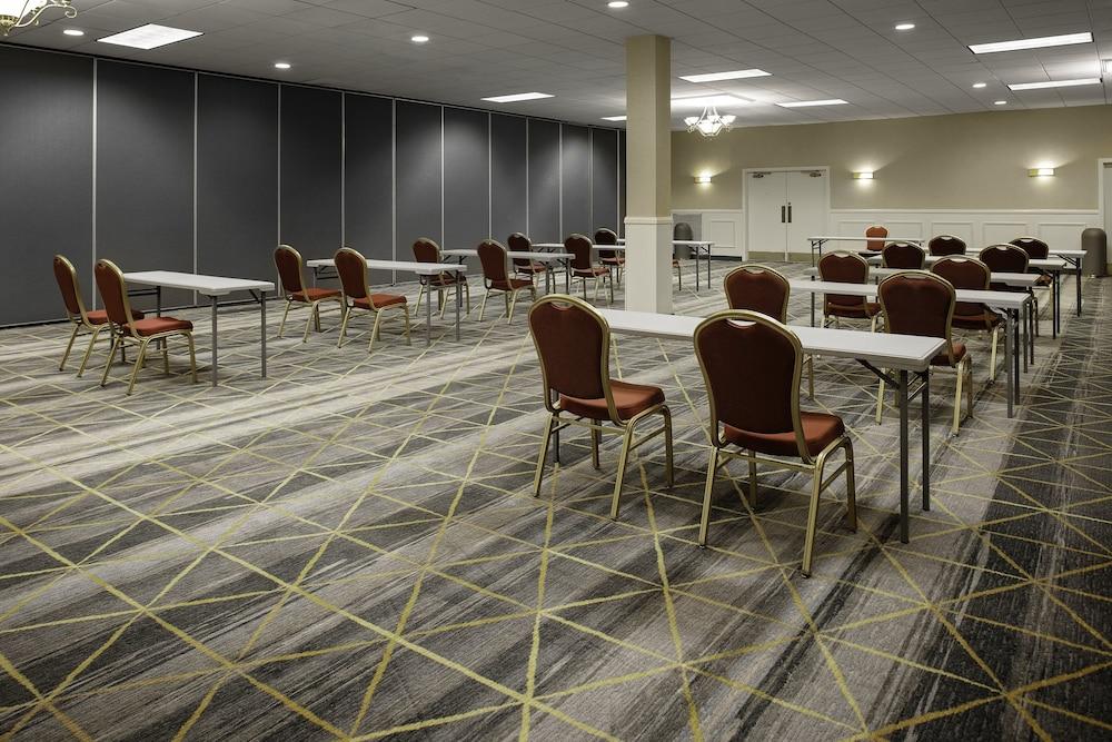 Holiday Inn Hotel & Suites Boston - Peabody by IHG photo 7