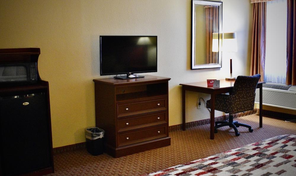 Red Roof Inn & Suites Little Rock photo 17