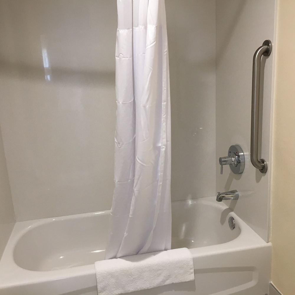 MainStay Suites John Wayne Airport by Choice Hotels photo 5