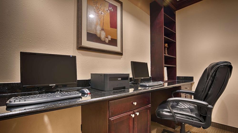 Best Western Plus Manvel Inn & Suites photo 16