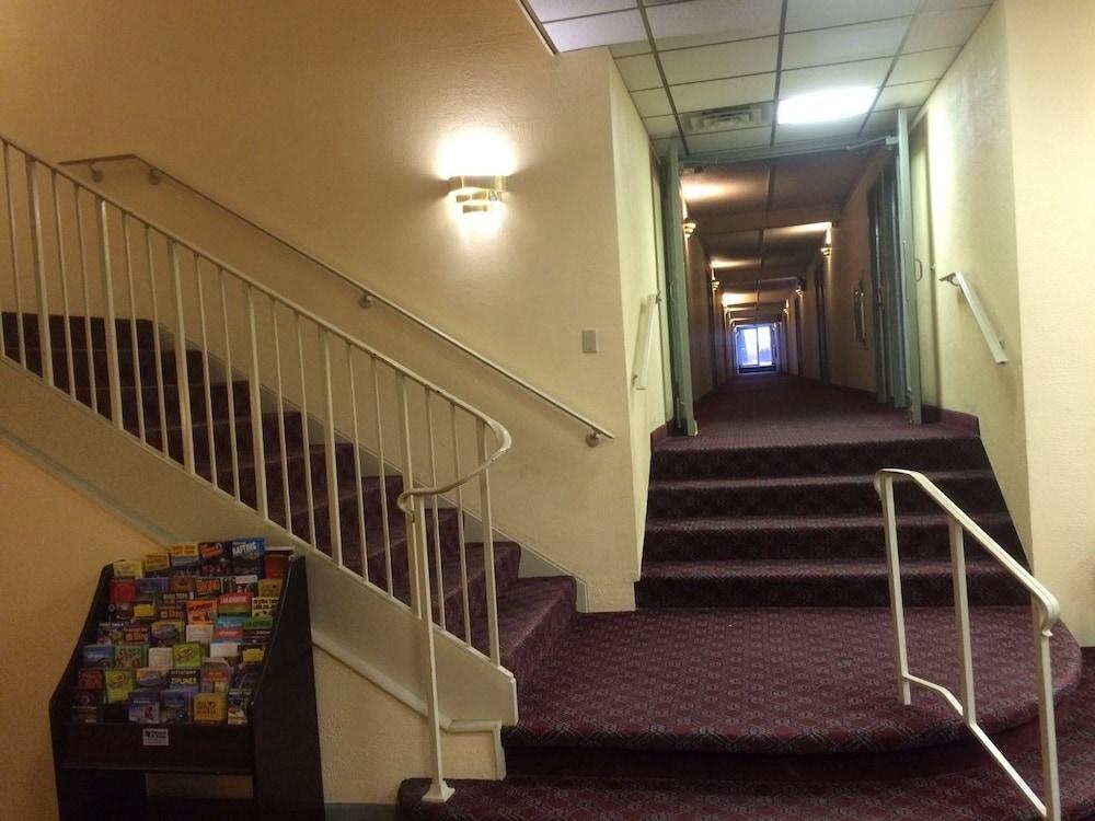 Econo Lodge Reading Airport photo 36