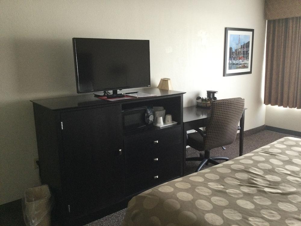 Quality Inn & Suites photo 9