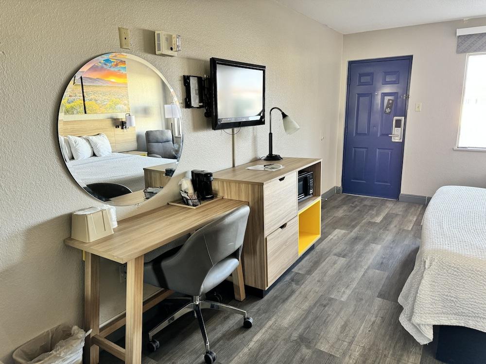 Days Inn by Wyndham Van Horn TX photo 16