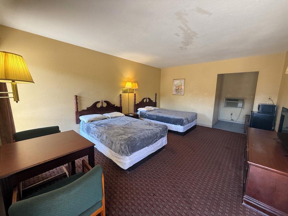 Motel Masquerade photo 3