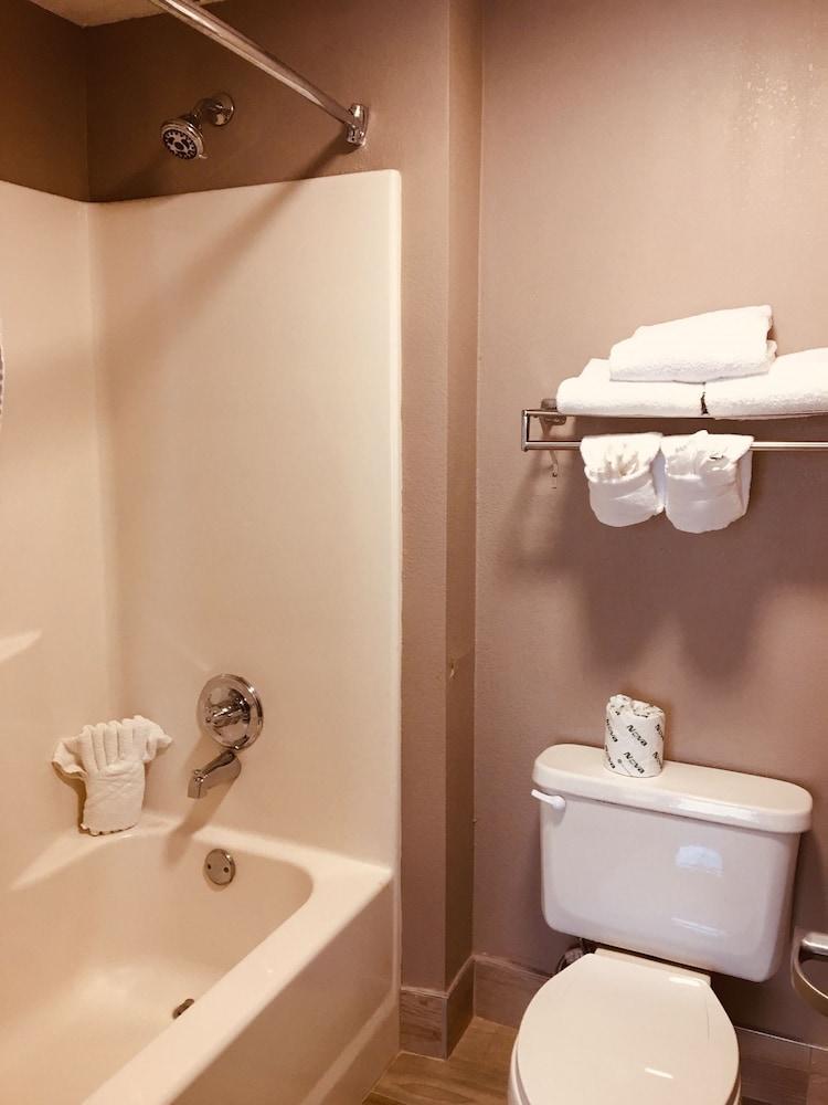 Hawthorn Extended Stay by Wyndham Conyers photo 36