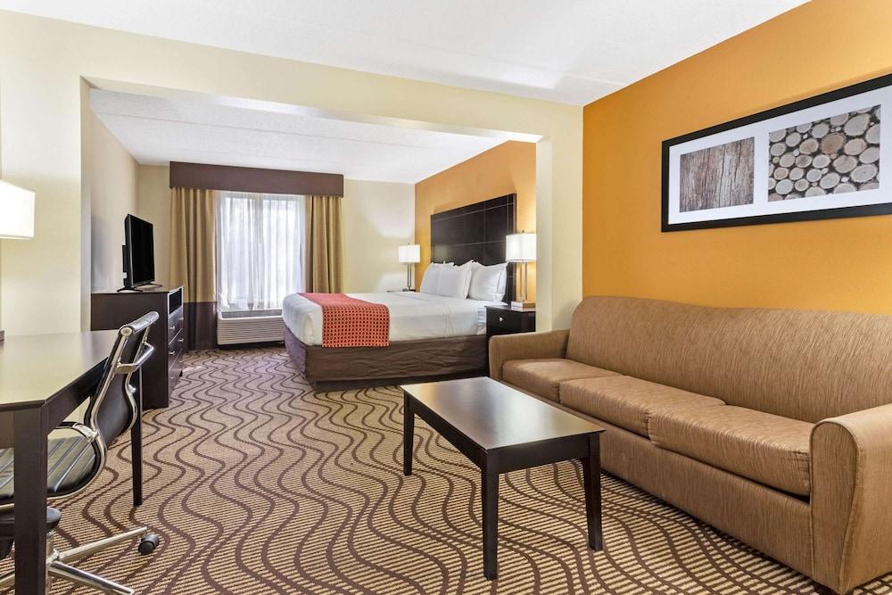 La Quinta Inn & Suites by Wyndham Tampa North I-75 photo 23