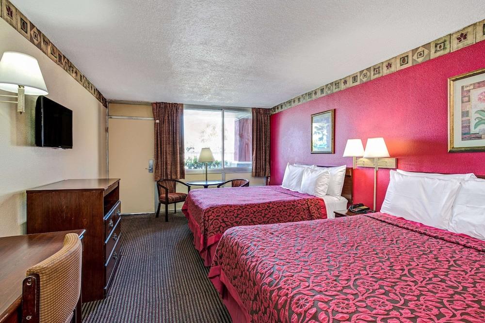 Days Inn by Wyndham York Alabama photo 2