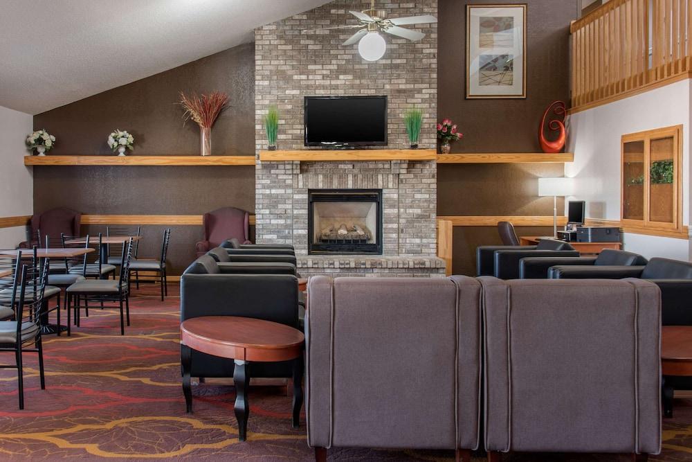 New Prague Inn & Suites photo 7