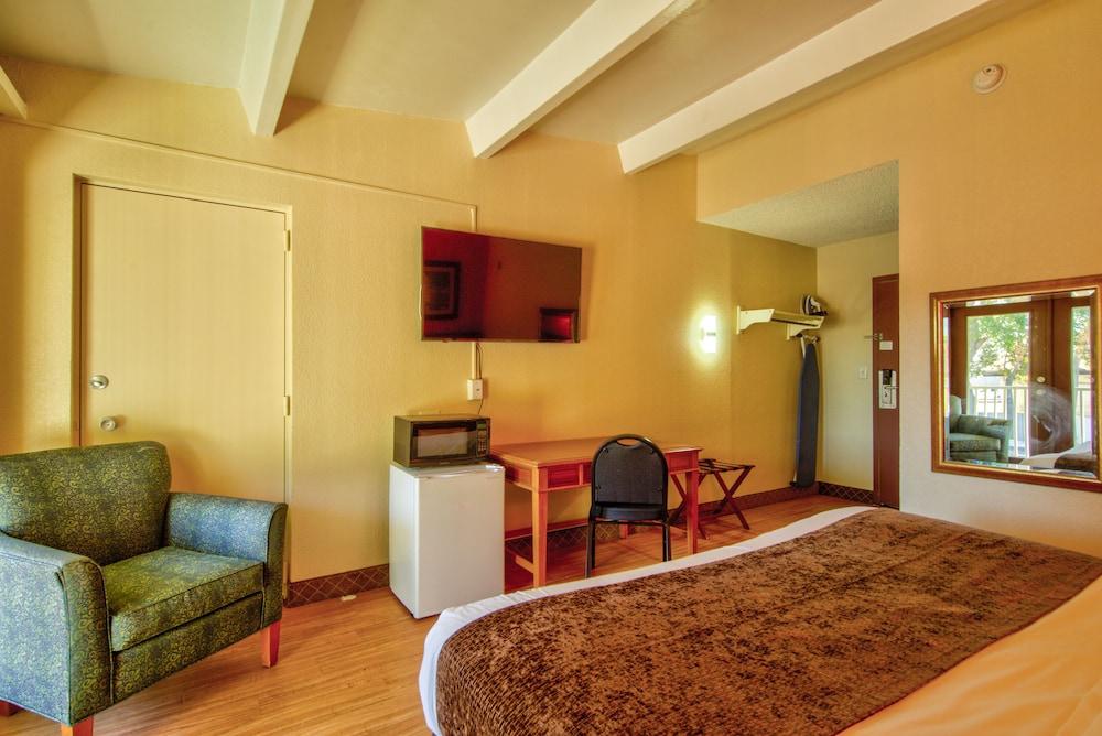 Clearwater Hotel photo 46