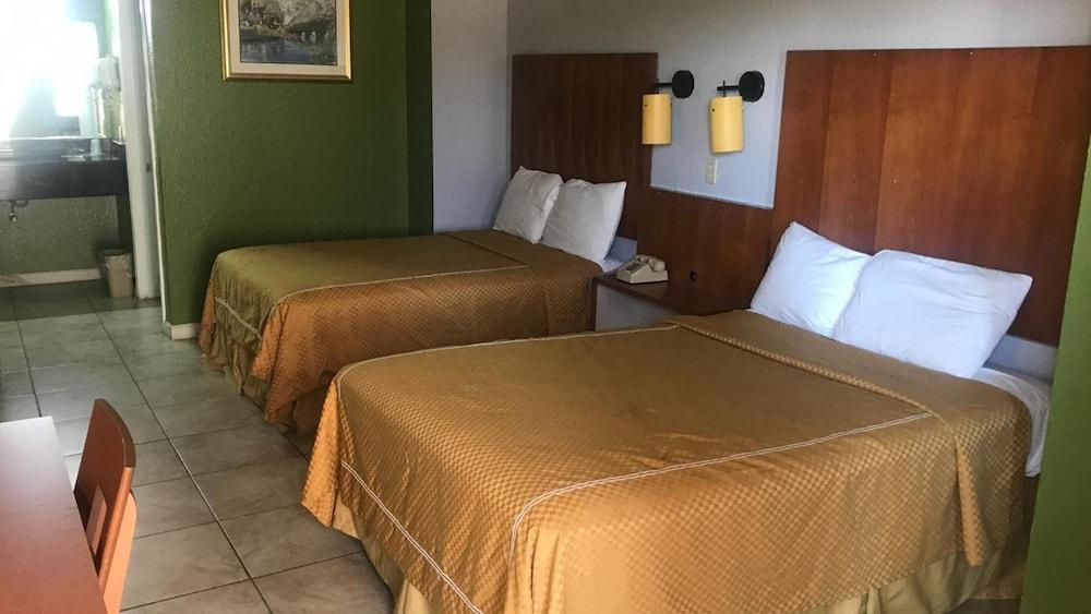 Day N Night Inn photo 14