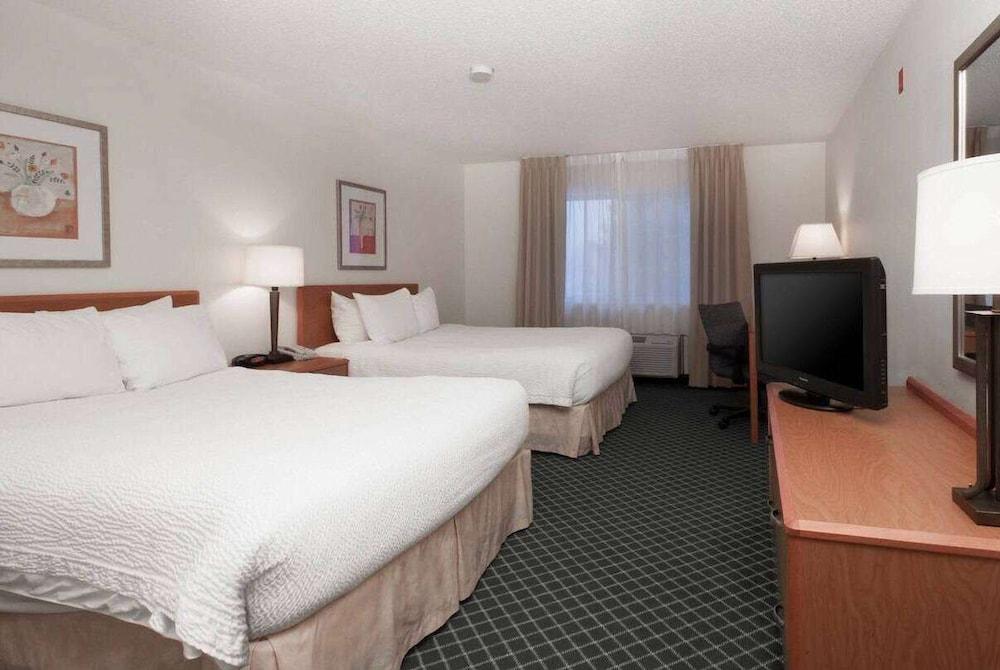 Baymont by Wyndham Coon Rapids photo 38