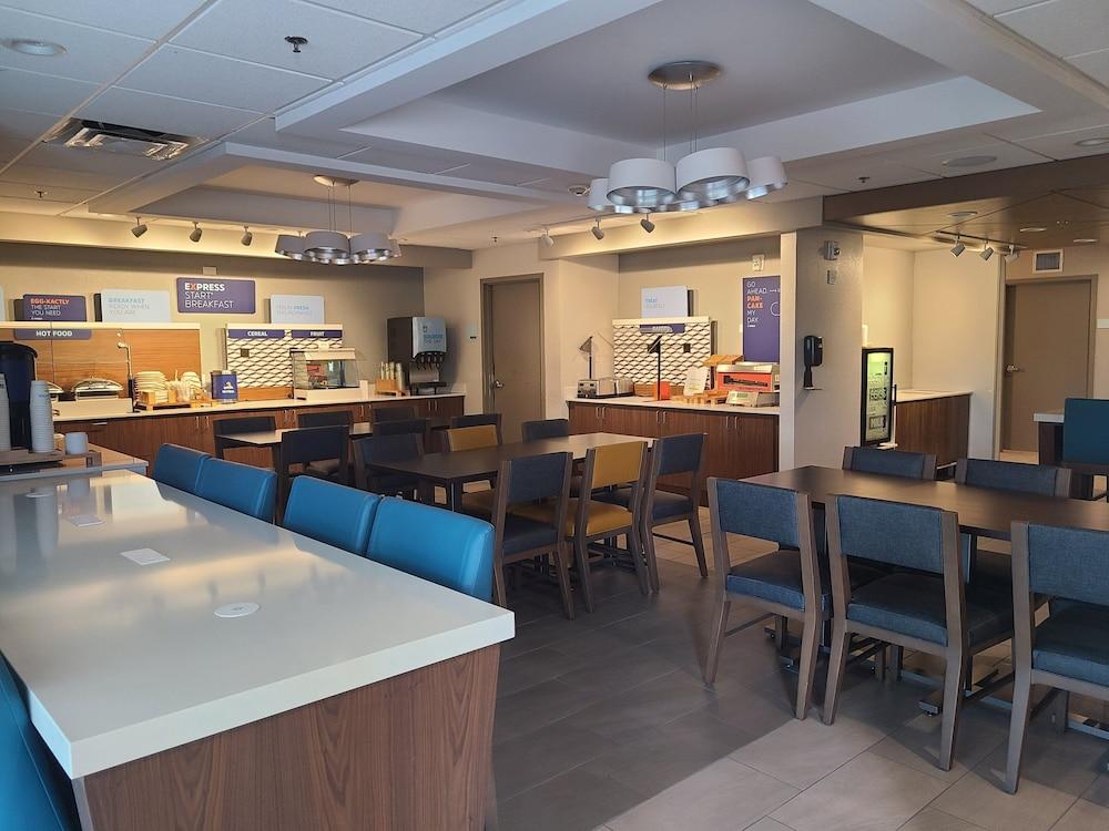 Holiday Inn Express & Suites Ft. Lauderdale N - Exec Airport by IHG photo 44