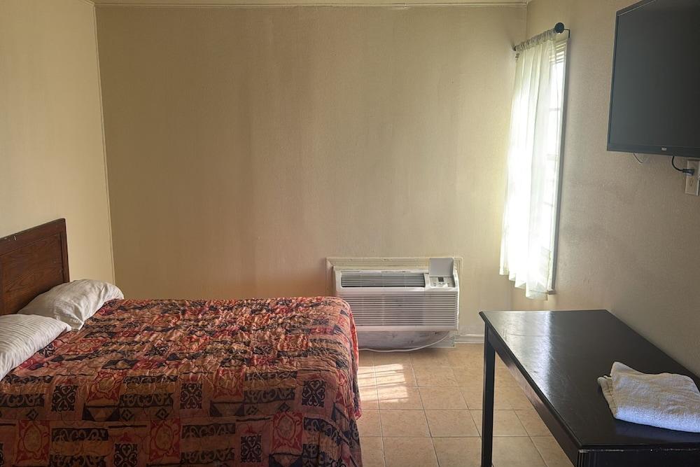 Cole Manor Motel By Oyo Love Field Market Center photo 6