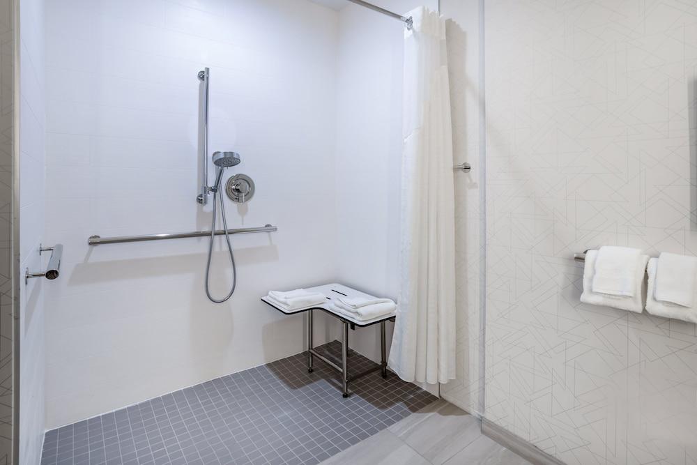 Holiday Inn Express Hotel & Suites New Tampa I-75 by IHG photo 6