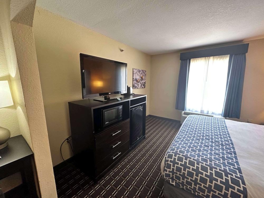 Best Western Plus Bass Hotel & Suites photo 5