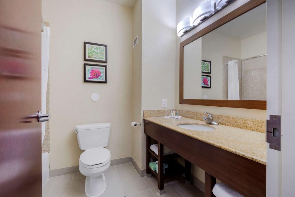 Comfort Suites Copperas Cove photo 42