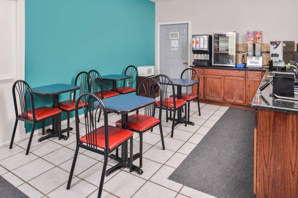 Americas Best Value Inn Houston at FM 1960 & I-45 photo 18
