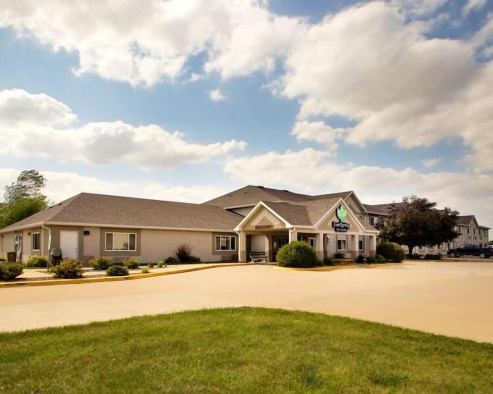 EverSpring Inn & Suites photo 37
