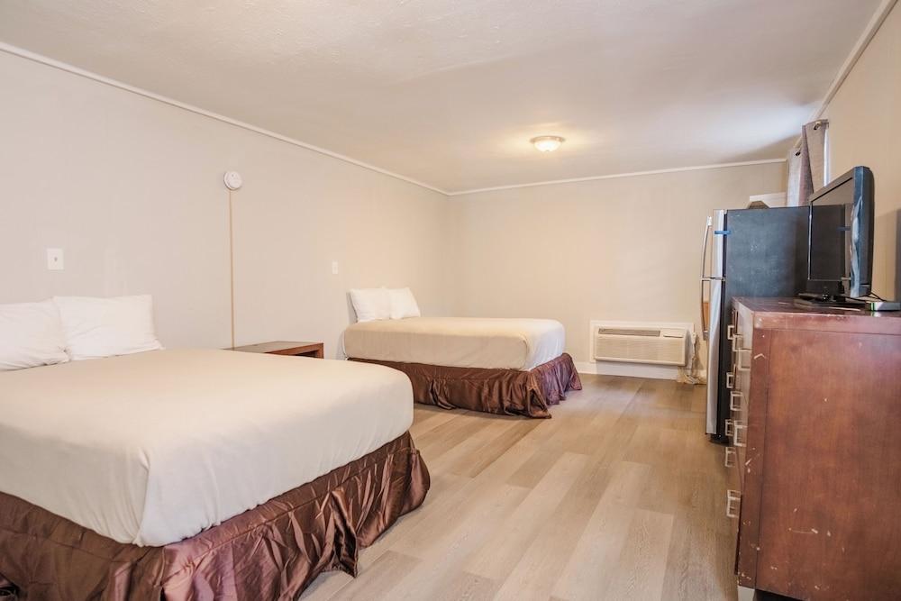 Thunderbird Motel photo 4