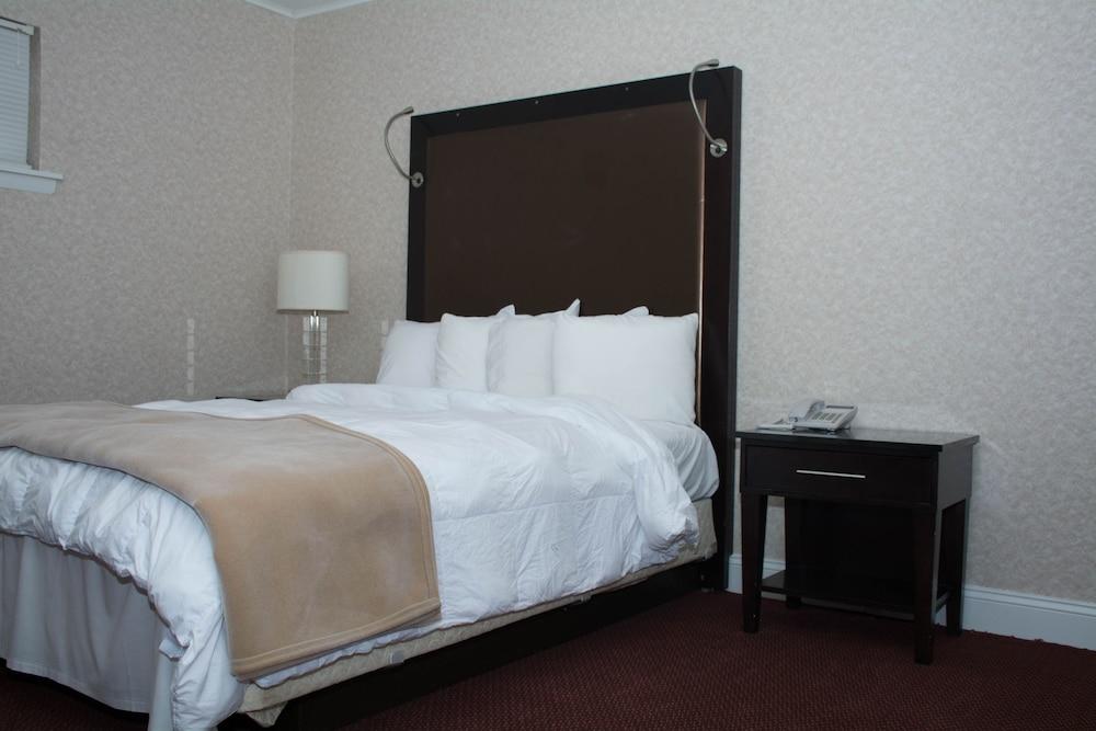 Atlantic Inn & Suites photo 24