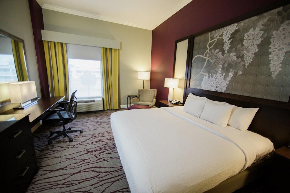 DoubleTree by Hilton Hotel Savannah Historic District photo 10