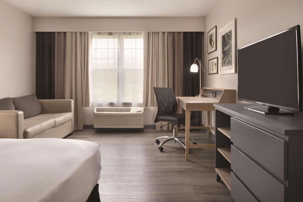 Country Inn & Suites by Radisson, Cedar Falls, IA photo 28