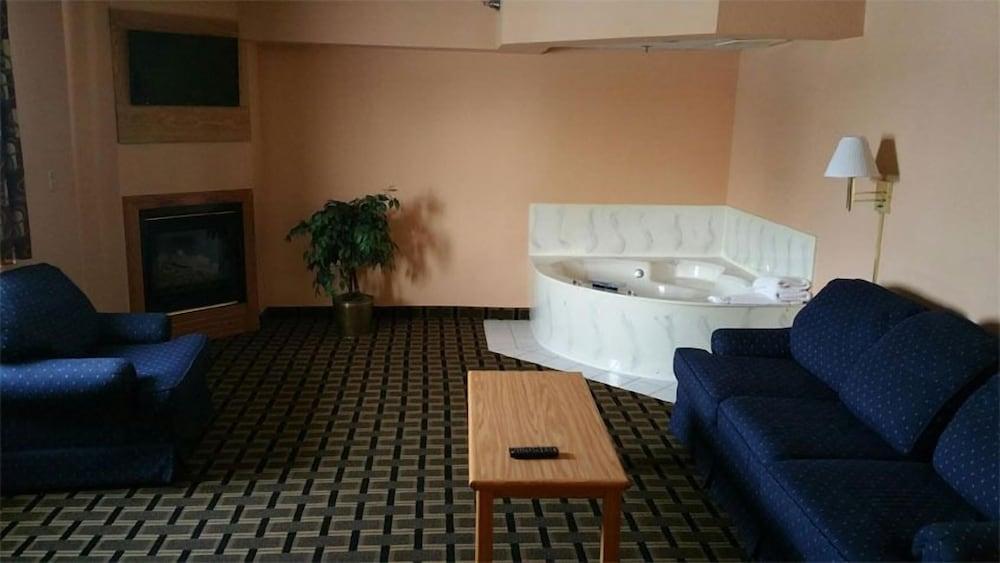 New Prague Inn & Suites photo 58