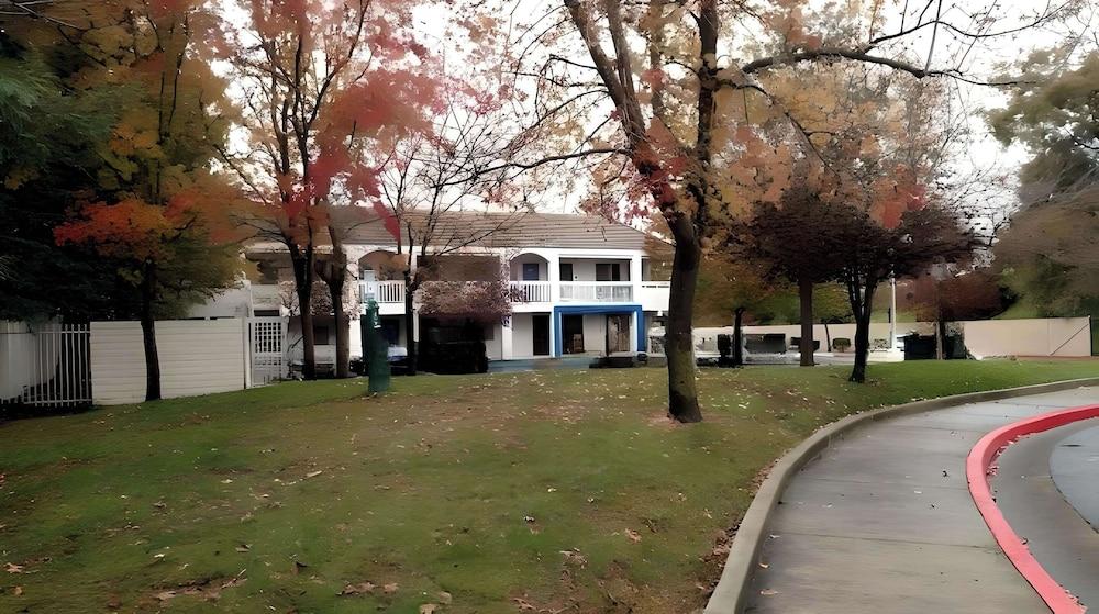 Motel 6 – Santa Rosa, CA - South photo 1