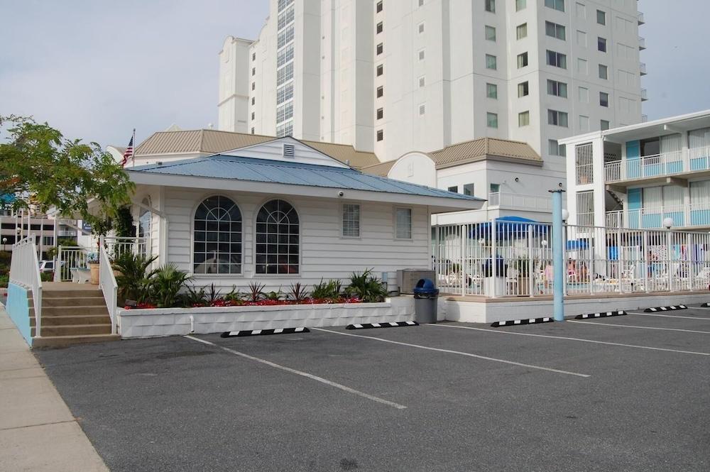 Thunderbird Beach Motel photo 12